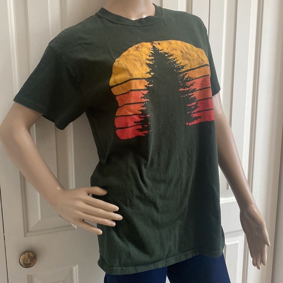 Gildan Womens M Tee Shirt. Hunter green with sunset and tree. Super cute - Picture 2 of 12